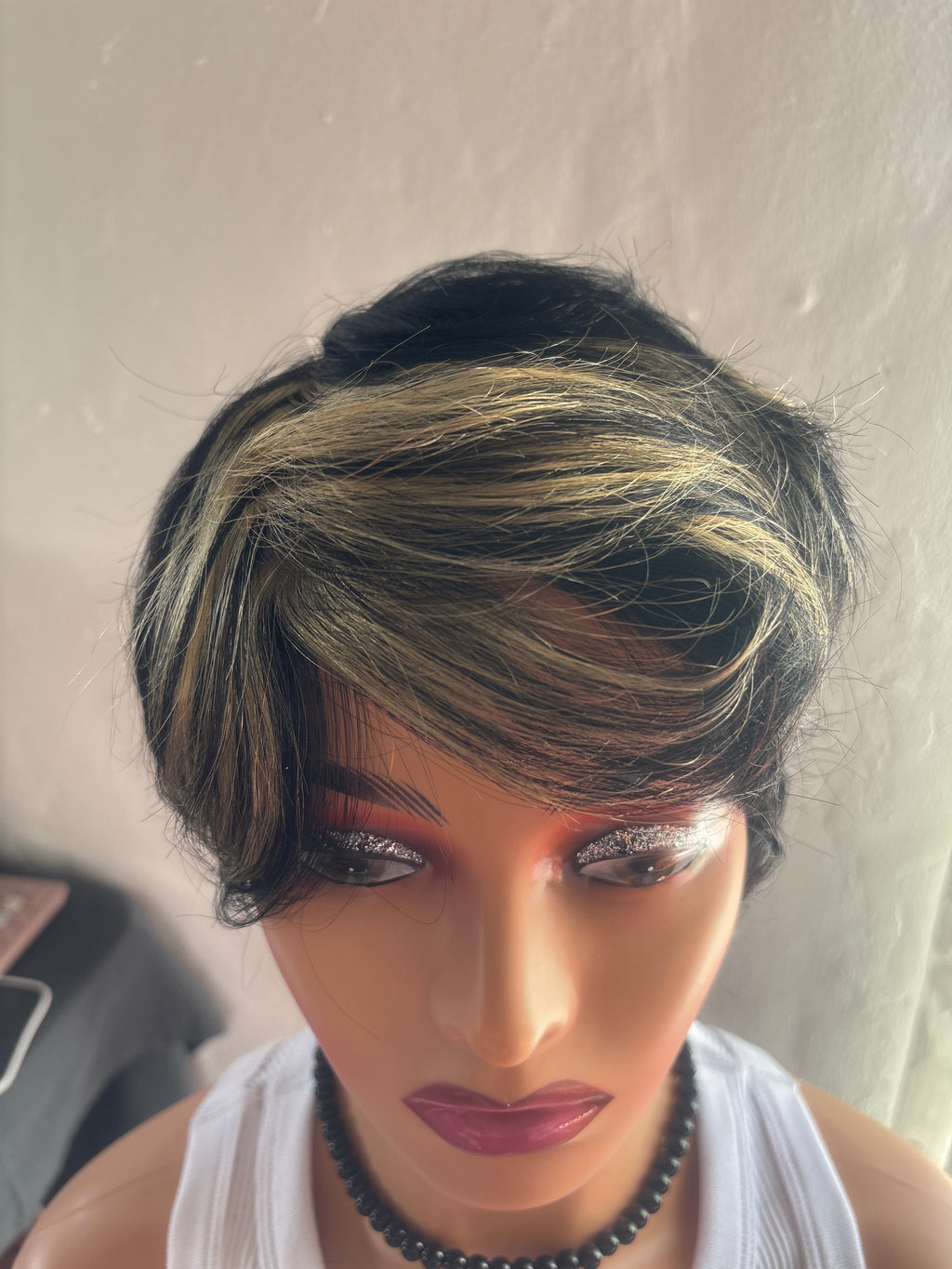 Short Glueless Human Hair Wig with Highlights – Natural Style